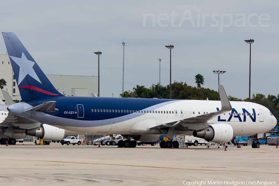 LAN Airlines Boeing 767-316(ER) (CC-CZT) | Photo 65553