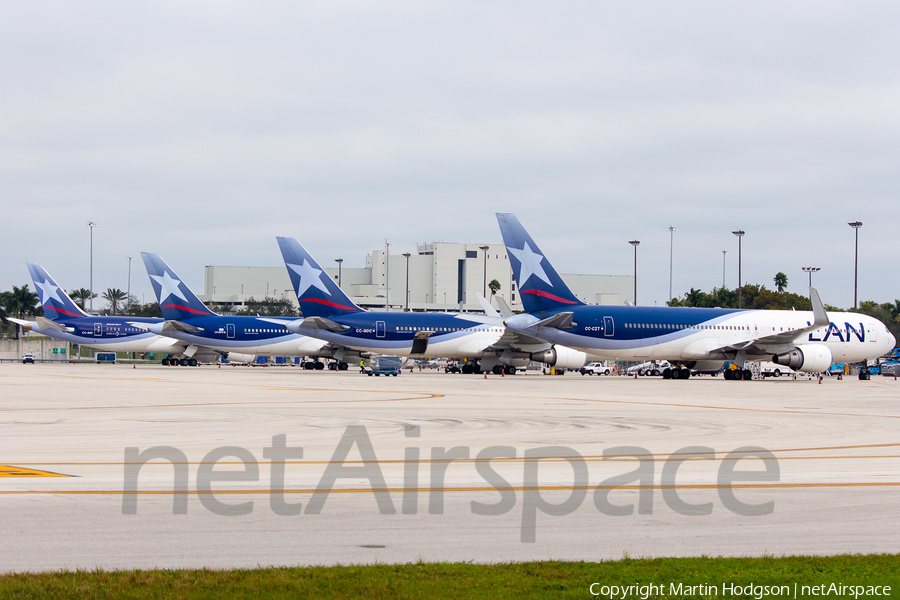 LAN Airlines Boeing 767-316(ER) (CC-CZT) | Photo 65554