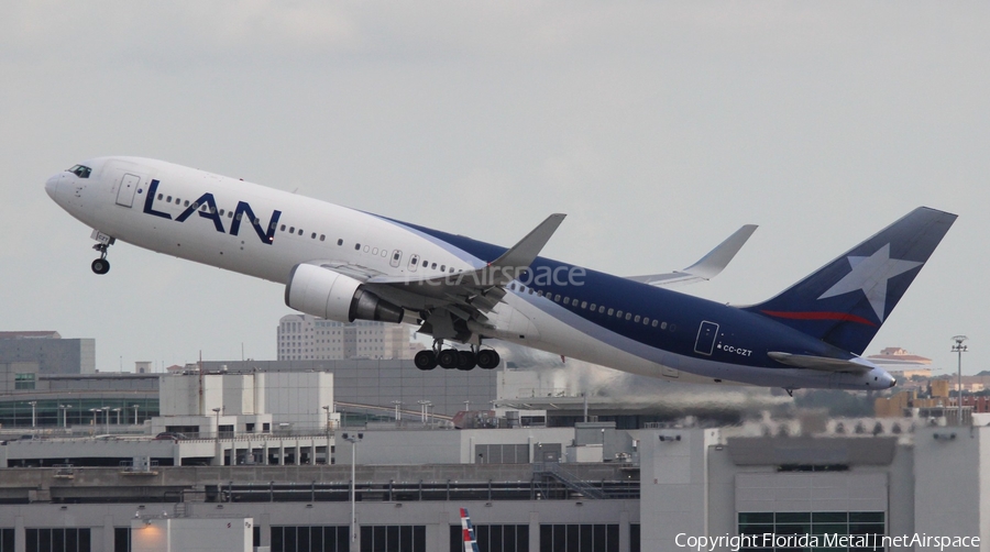LAN Airlines Boeing 767-316(ER) (CC-CZT) | Photo 557398