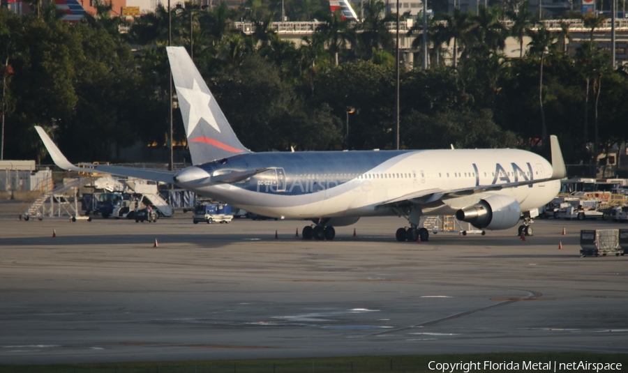 LAN Airlines Boeing 767-316(ER) (CC-CZT) | Photo 557407