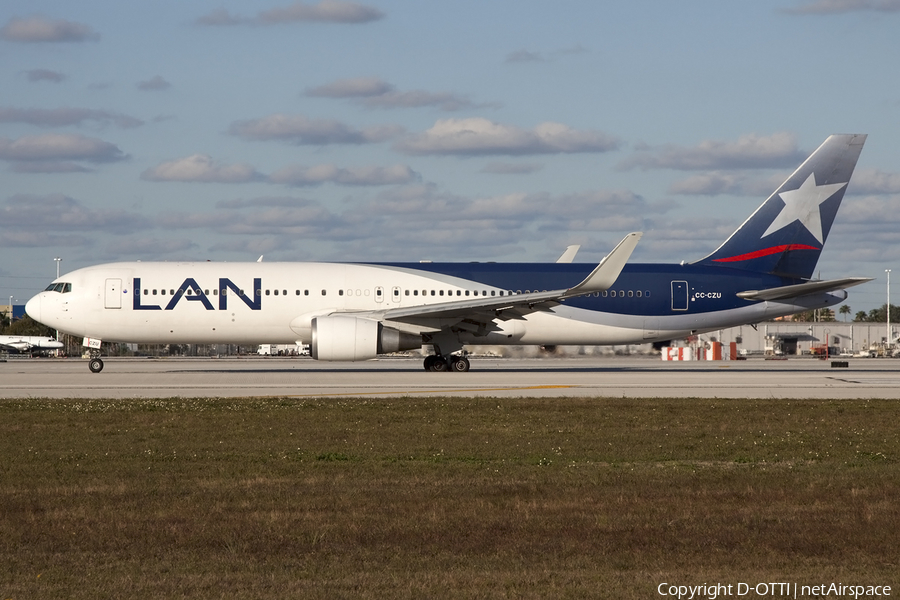 LAN Airlines Boeing 767-316(ER) (CC-CZU) | Photo 430811