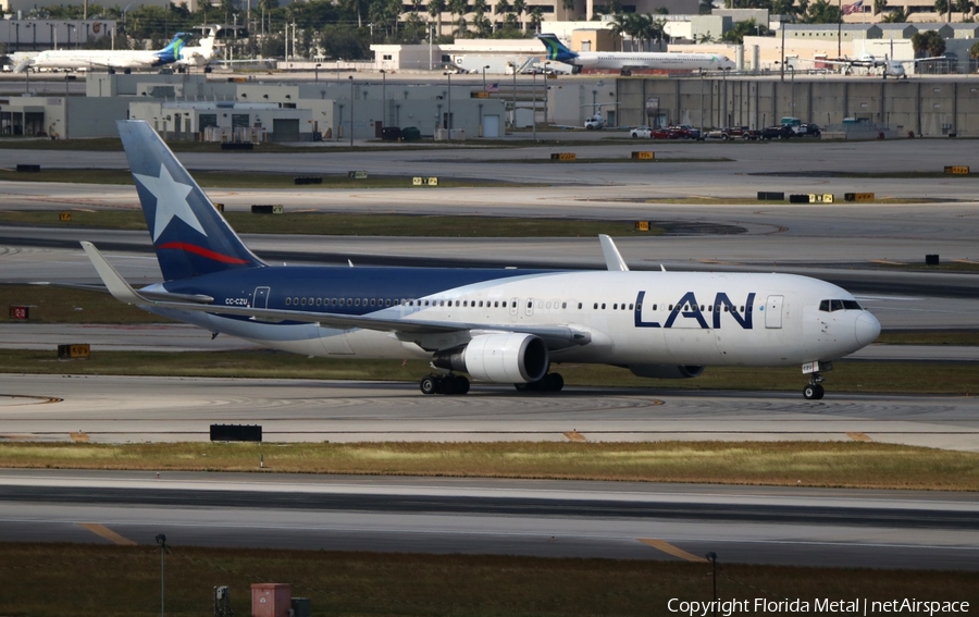 LAN Airlines Boeing 767-316(ER) (CC-CZU) | Photo 438751