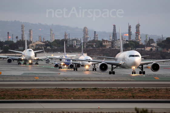 LAN Airlines Boeing 767-316(ER) (CC-CZU) at  Los Angeles - International, United States