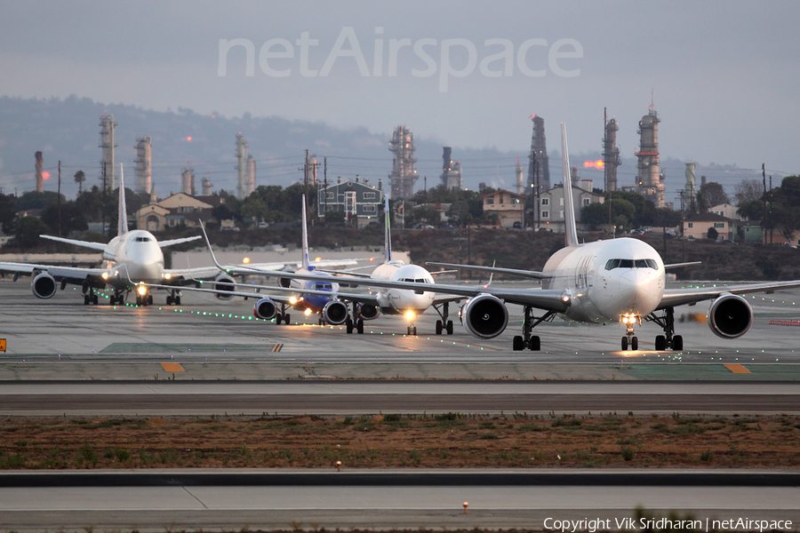 LAN Airlines Boeing 767-316(ER) (CC-CZU) | Photo 57803