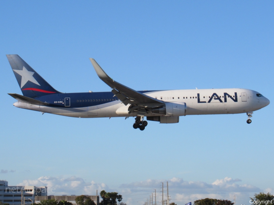 LAN Airlines Boeing 767-316(ER) (CC-CZU) | Photo 309801