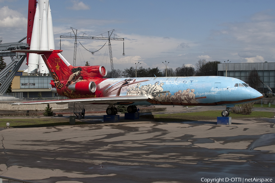 (Private) Yakovlev Yak-42 (CCCP-42304) | Photo 381434