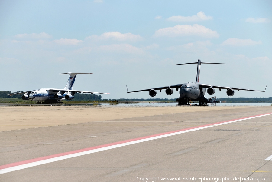 Aviation photo 381375