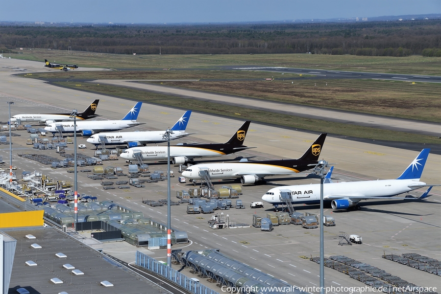 Aviation photo 381765