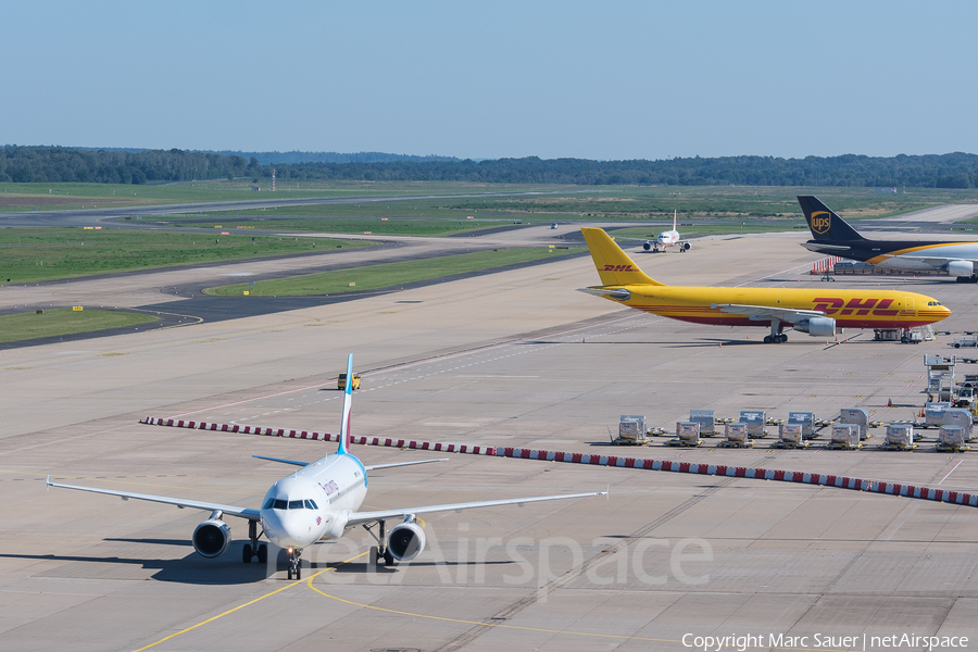 Aviation photo 587804