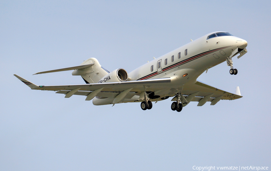 NetJets Europe Bombardier BD-100-1A10 Challenger 350 (CS-CHA) | Photo 261755