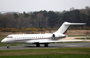 NetJets Bombardier BD-700-1A10 Global 6000 (CS-GLD) at  Farnborough, United Kingdom