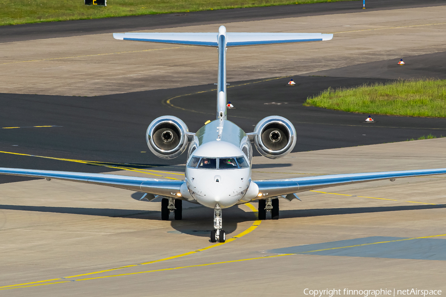 NetJets Europe Bombardier BD-700-1A10 Global 6500 (CS-GLI) | Photo 449804