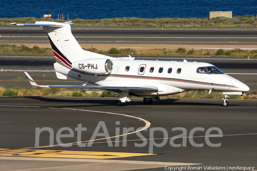 NetJets Europe Embraer EMB-505 Phenom 300 (CS-PHJ) | Photo 433955