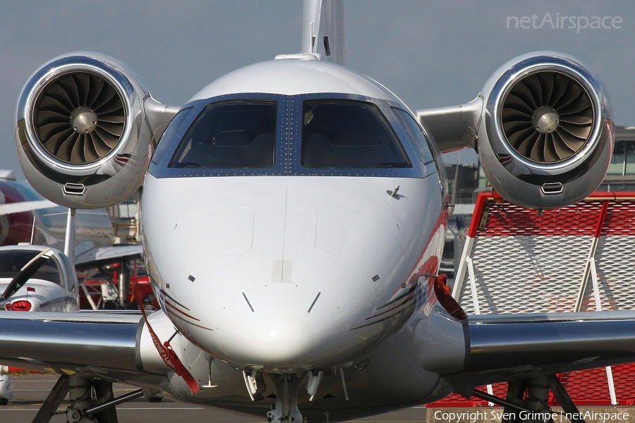 NetJets Europe Embraer EMB-505 Phenom 300 (CS-PHL) | Photo 344510