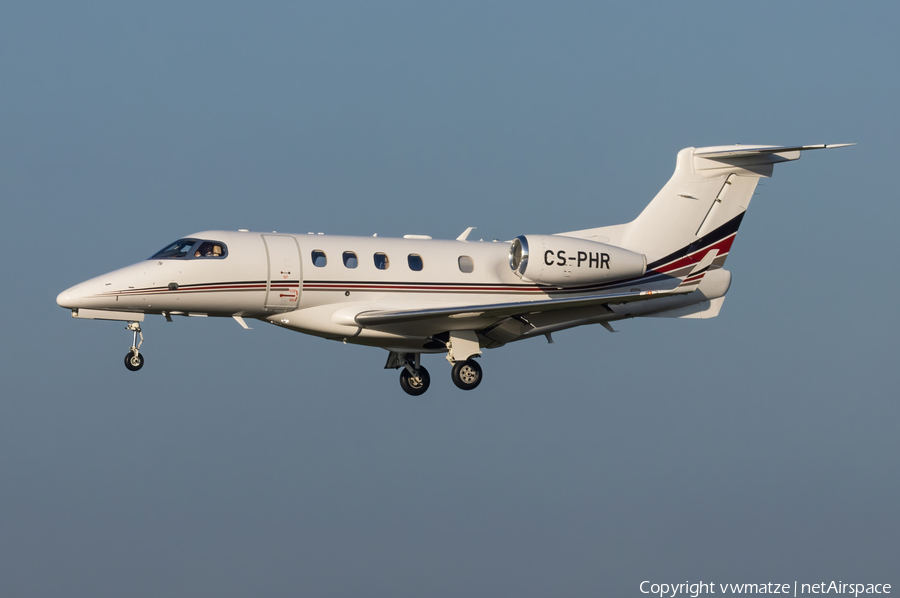 NetJets Europe Embraer EMB-505 Phenom 300 (CS-PHR) | Photo 528833
