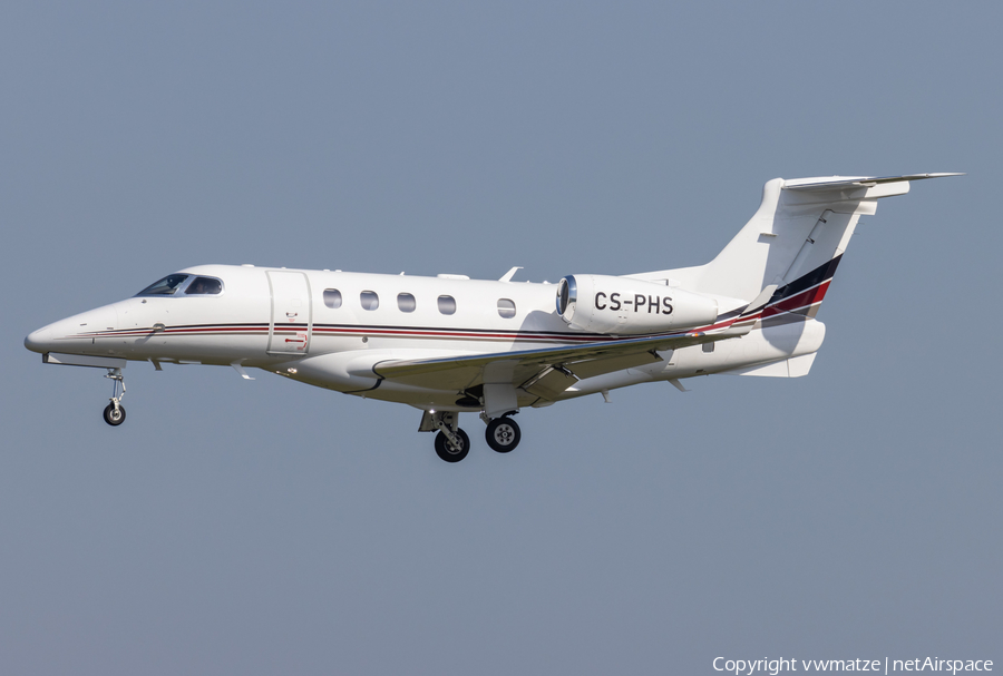 NetJets Europe Embraer EMB-505 Phenom 300 (CS-PHS) | Photo 513011