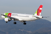 TAP Air Portugal Airbus A320-214 (CS-TMW) at  Barcelona - El Prat, Spain