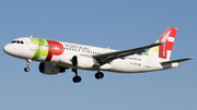 TAP Air Portugal Airbus A320-214 (CS-TMW) at  Barcelona - El Prat, Spain