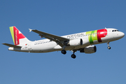 TAP Air Portugal Airbus A320-214 (CS-TMW) at  Hamburg - Fuhlsbuettel (Helmut Schmidt), Germany