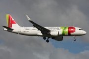 TAP Air Portugal Airbus A320-214 (CS-TMW) at  Lisbon - Portela, Portugal