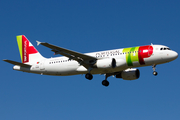 TAP Air Portugal Airbus A320-214 (CS-TMW) at  Hamburg - Fuhlsbuettel (Helmut Schmidt), Germany