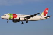 TAP Air Portugal Airbus A320-214 (CS-TNG) at  Lisbon - Portela, Portugal