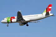 TAP Air Portugal Airbus A320-214 (CS-TNG) at  Barcelona - El Prat, Spain