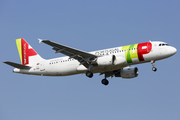 TAP Air Portugal Airbus A320-214 (CS-TNG) at  London - Heathrow, United Kingdom