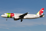 TAP Air Portugal Airbus A320-214 (CS-TNH) at  Barcelona - El Prat, Spain