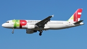 TAP Air Portugal Airbus A320-214 (CS-TNH) at  Dusseldorf - International, Germany