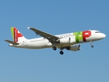 TAP Air Portugal Airbus A320-214 (CS-TNI) at  London - Gatwick, United Kingdom