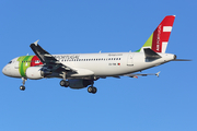 TAP Air Portugal Airbus A320-214 (CS-TNN) at  Barcelona - El Prat, Spain