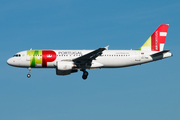 TAP Air Portugal Airbus A320-214 (CS-TNN) at  London - Heathrow, United Kingdom