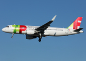 TAP Air Portugal Airbus A320-214 (CS-TNQ) at  London - Heathrow, United Kingdom