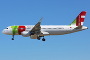 TAP Air Portugal Airbus A320-214 (CS-TNQ) at  Barcelona - El Prat, Spain