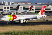 TAP Air Portugal Airbus A320-214 (CS-TNQ) at  Lisbon - Portela, Portugal