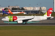 TAP Air Portugal Airbus A320-214 (CS-TNR) at  Lisbon - Portela, Portugal