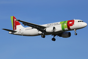 TAP Air Portugal Airbus A320-214 (CS-TNS) at  Lisbon - Portela, Portugal