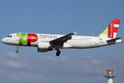 TAP Air Portugal Airbus A320-214 (CS-TNT) at  Lisbon - Portela, Portugal