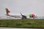 TAP Air Portugal Airbus A320-214 (CS-TNU) at  Porto, Portugal