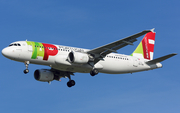 TAP Air Portugal Airbus A320-214 (CS-TNX) at  Barcelona - El Prat, Spain