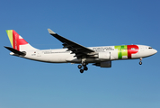 TAP Air Portugal Airbus A330-202 (CS-TOO) at  London - Heathrow, United Kingdom