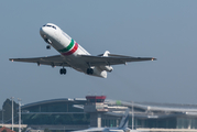 Portugalia Fokker 100 (CS-TPB) at  Porto, Portugal