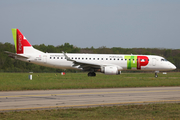 TAP Express (Portugalia) Embraer ERJ-190LR (ERJ-190-100LR) (CS-TPP) at  Nantes-Bougenais - Atlantique, France