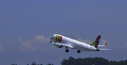 TAP Express (Portugalia) Embraer ERJ-190LR (ERJ-190-100LR) (CS-TPT) at  Porto, Portugal