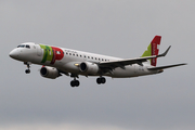 TAP Express (Portugalia) Embraer ERJ-190LR (ERJ-190-100LR) (CS-TPU) at  Barcelona - El Prat, Spain