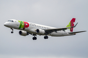 TAP Express (Portugalia) Embraer ERJ-190LR (ERJ-190-100LR) (CS-TPU) at  Barcelona - El Prat, Spain