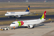 TAP Express (Portugalia) Embraer ERJ-190LR (ERJ-190-100LR) (CS-TPU) at  Dusseldorf - International, Germany