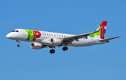 TAP Express (Portugalia) Embraer ERJ-190LR (ERJ-190-100LR) (CS-TPV) at  London - Gatwick, United Kingdom