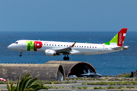 TAP Express (Portugalia) Embraer ERJ-190LR (ERJ-190-100LR) (CS-TPW) at  Gran Canaria, Spain